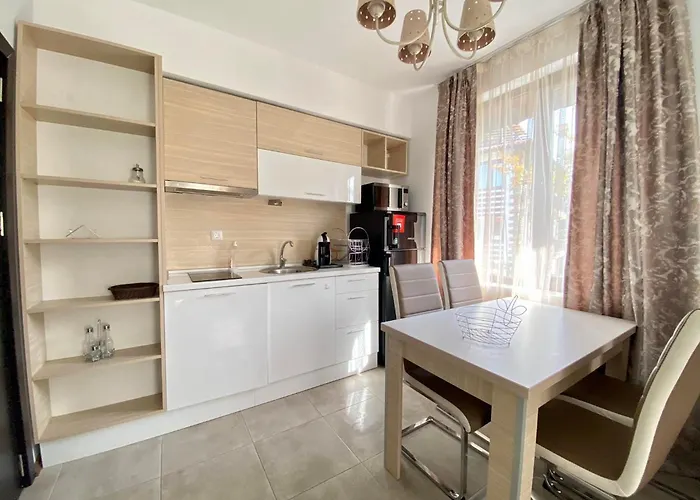 Paradise Complex アパート